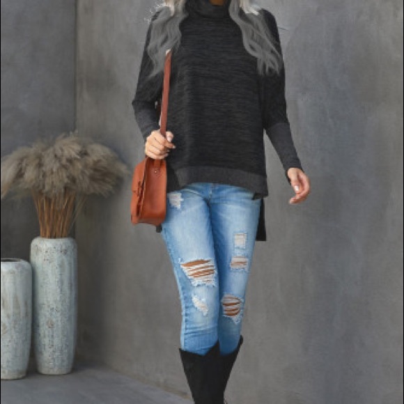 NEW‼️Black Turtleneck Bat Sleeve Tunic - sweater - Picture 7 of 9